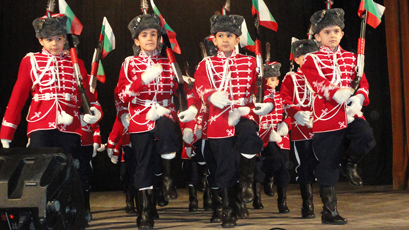 В 13 български града има създадени младежки гвардейски отряди