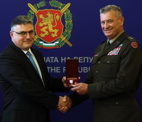 Министърът на отбраната Георги Панайотов отличи с награден знак генерал-адютанта на щата Тенеси генерал-майор Джефри Холмс