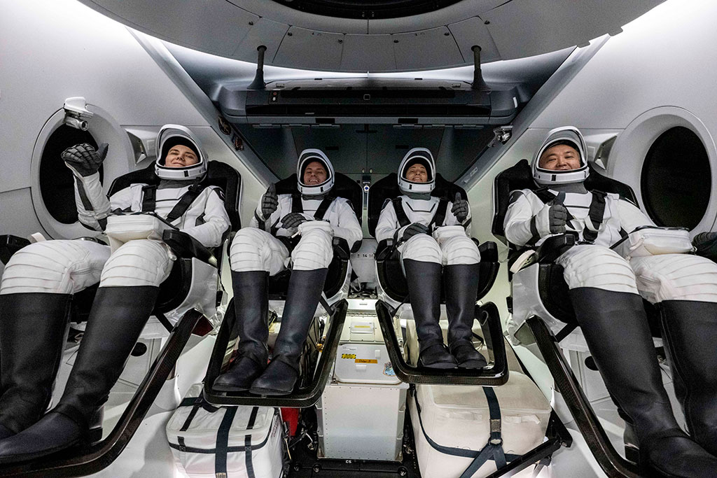 NASA SpaceX Crew-5 се приземи след 5-месечна мисия - armymedia.bg NASA SpaceX Crew-5 се приземи след 5-месечна мисия