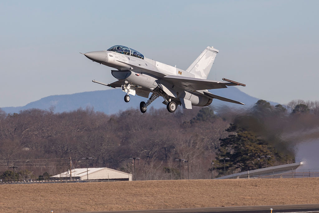 Успешен първи полет на изтребителя F-16 Block 70