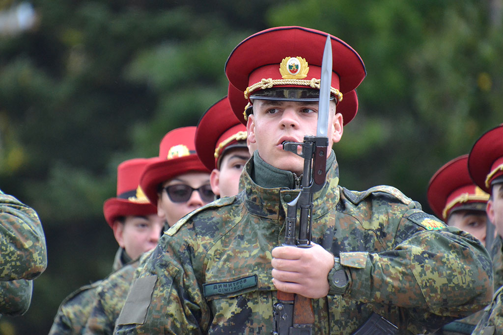 168 курсанти първокурсници изрекоха „Заклех се!” - armymedia.bg 168 курсанти първокурсници изрекоха „Заклех се!”