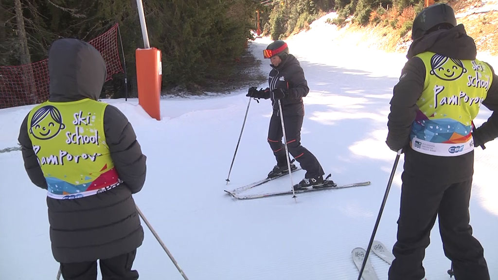 За девети път в Пампорово се провежда ски-лагер за деца на загинали военнослужещи