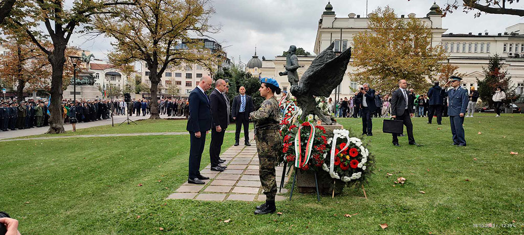 18 октомври – Ден на военния парашутист от Българската армия