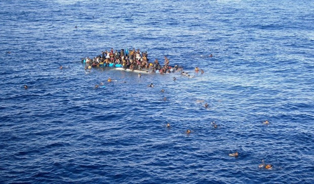 12 мигранти загинаха при потъването на четири лодки край бреговете на Тунис