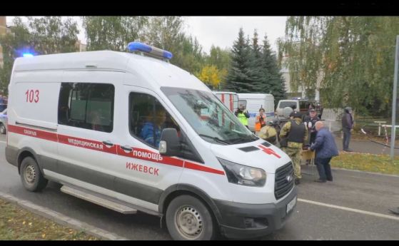 Броят на загиналите при стрелбата в училище в руския град Ижевск нарасна на 15, като 11 от тях са деца