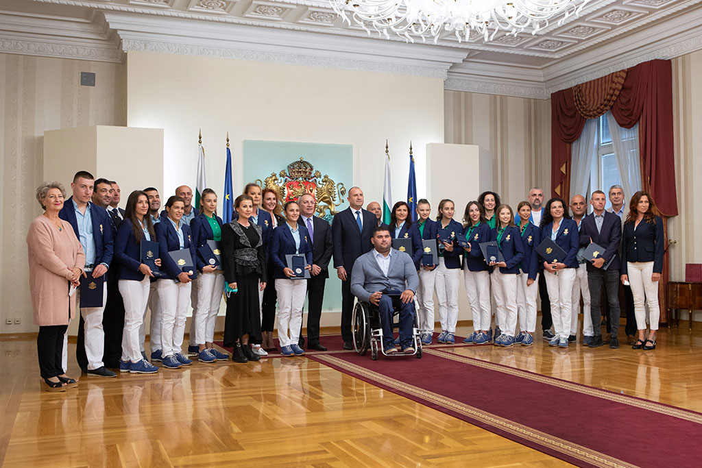 Президентът Румен Радев удостои с Почетния знак на държавния глава българските олимпийски медалисти