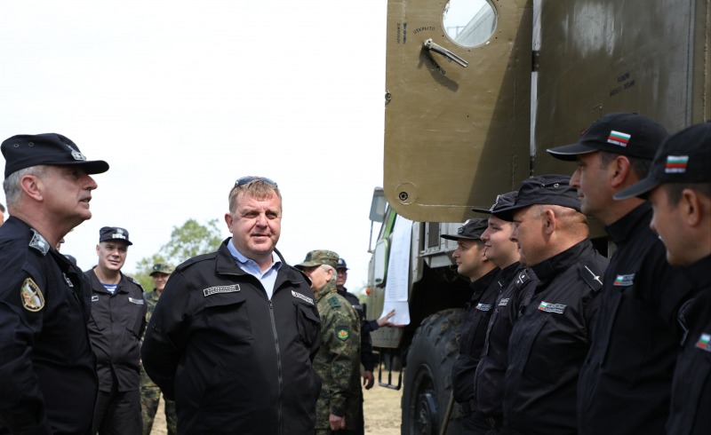 Министърът на отбраната Красимир Каракачанов: ВМС се справиха отлично с експериментални стрелби с ПБРК „Рубеж“, проведени за първи път от 18 години
