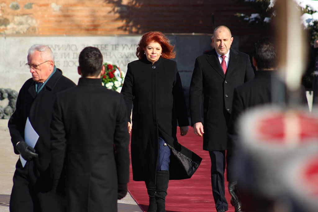 Радев ще бди България да не се отклони от пътя на демокрацията и законността