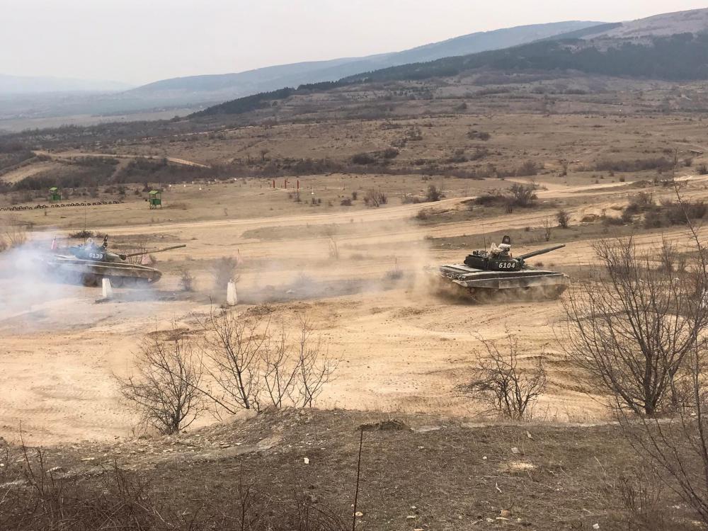 Курсанти провеждат танко-огневи тренировки с въоръжението на танк Т-72 на УЦ „Батмиш“