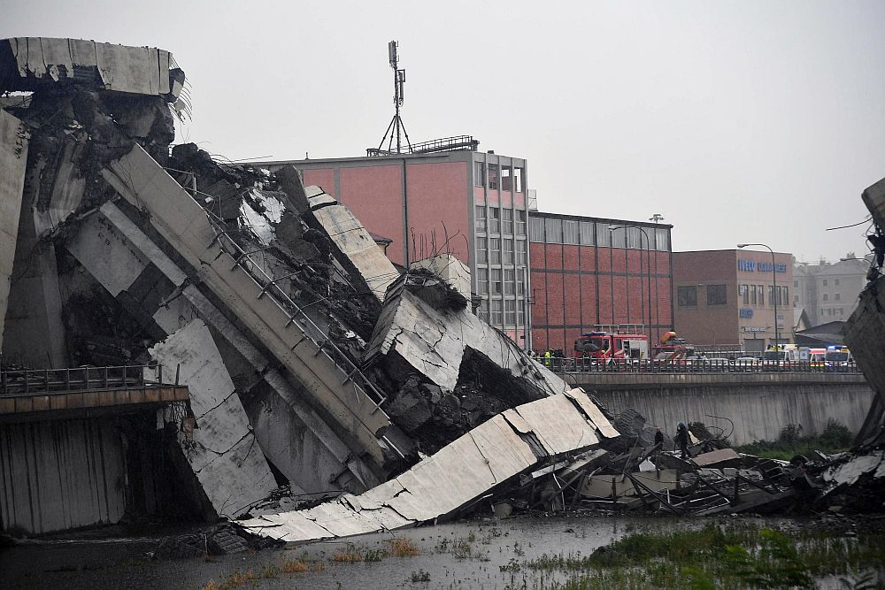 Взривиха моста „Моранди“ в Генуа – при срутването му миналата година загинаха 43-ма души