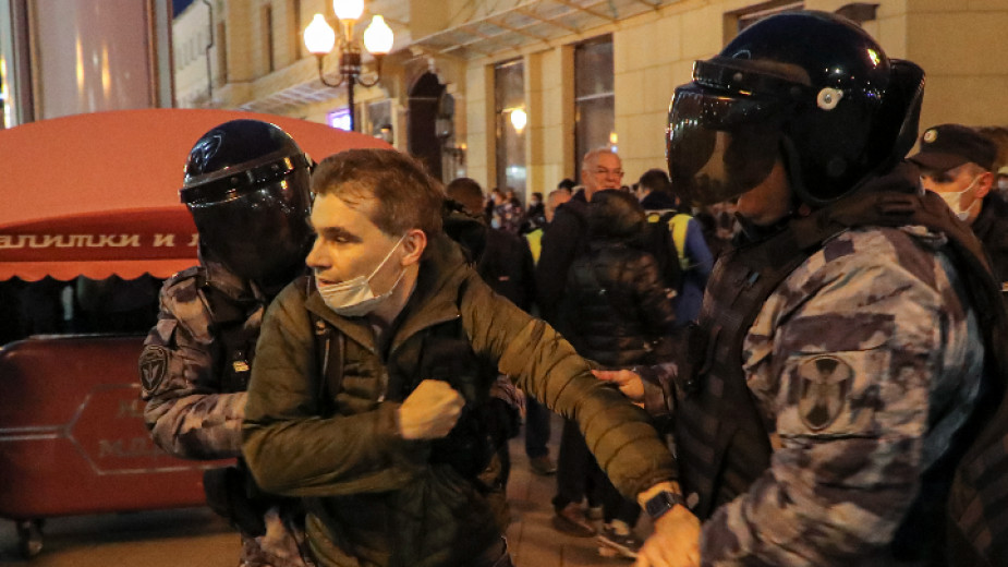 Над 1400 души са задържани в Русия при протести срещу мобилизацията