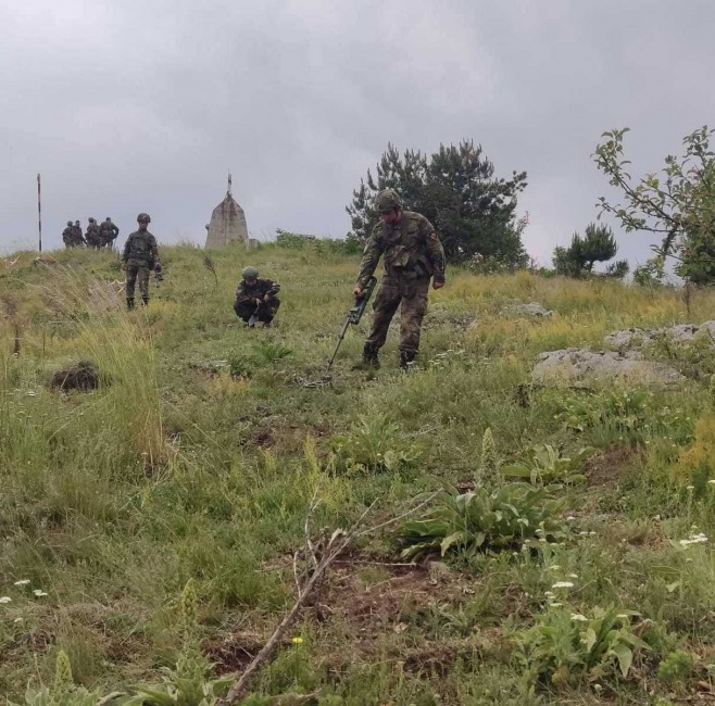 Военнослужещи от Сухопътните войски откриха и унищожиха невзривени боеприпаси, след обследване в Национален парк-музей „Шипка-Бузлуджа“