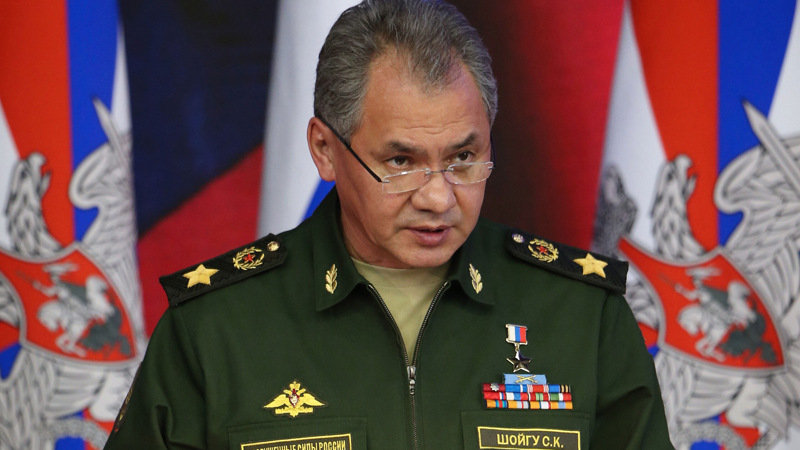 Руският министър на отбраната Шойгу посети войските в Украйна, съобщи военното ведомство в Москва