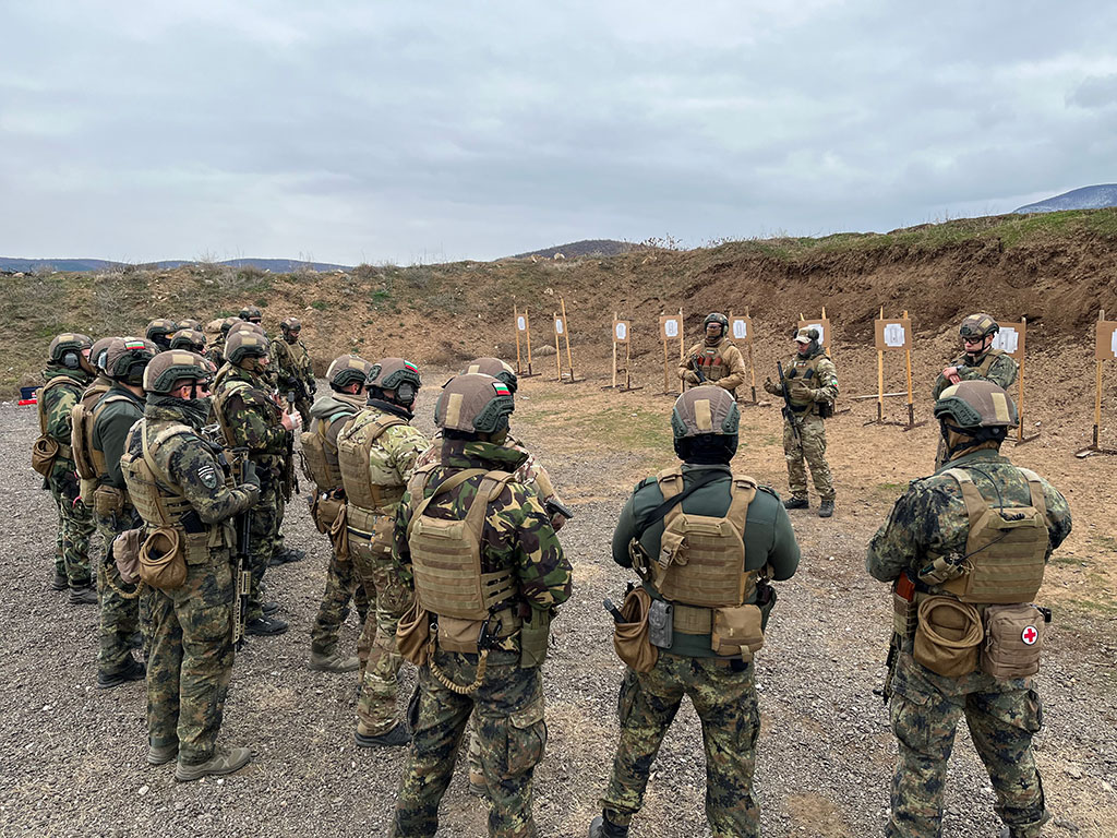 Стрелба в екстремни условия - armymedia.bg Стрелба в екстремни условия