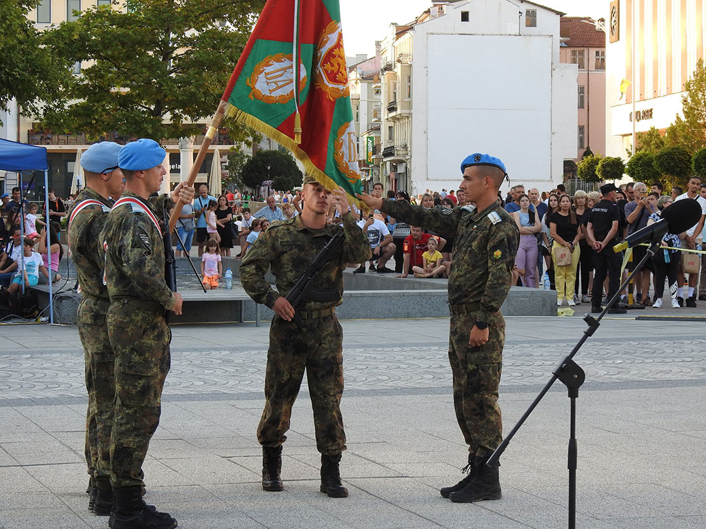 С военна клетва и тържествена проверка /заря/ бе отбелязан бойния празник на гарнизон Пловдив