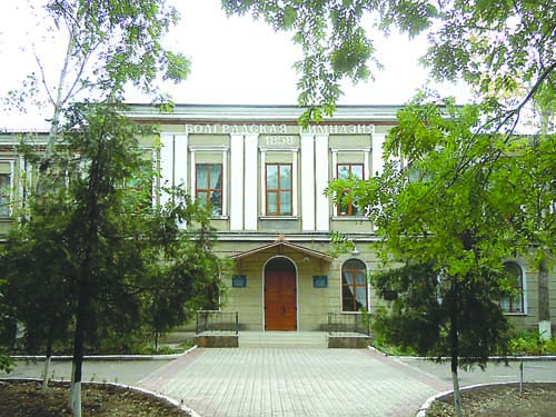 Болградската гимназия „откърмила“ десетки офицери