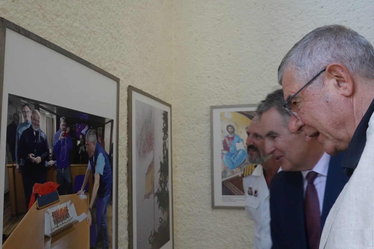 Испанският посланик откри антарктическа изложба във ВВМУ „Н. Й. Вапцаров“
