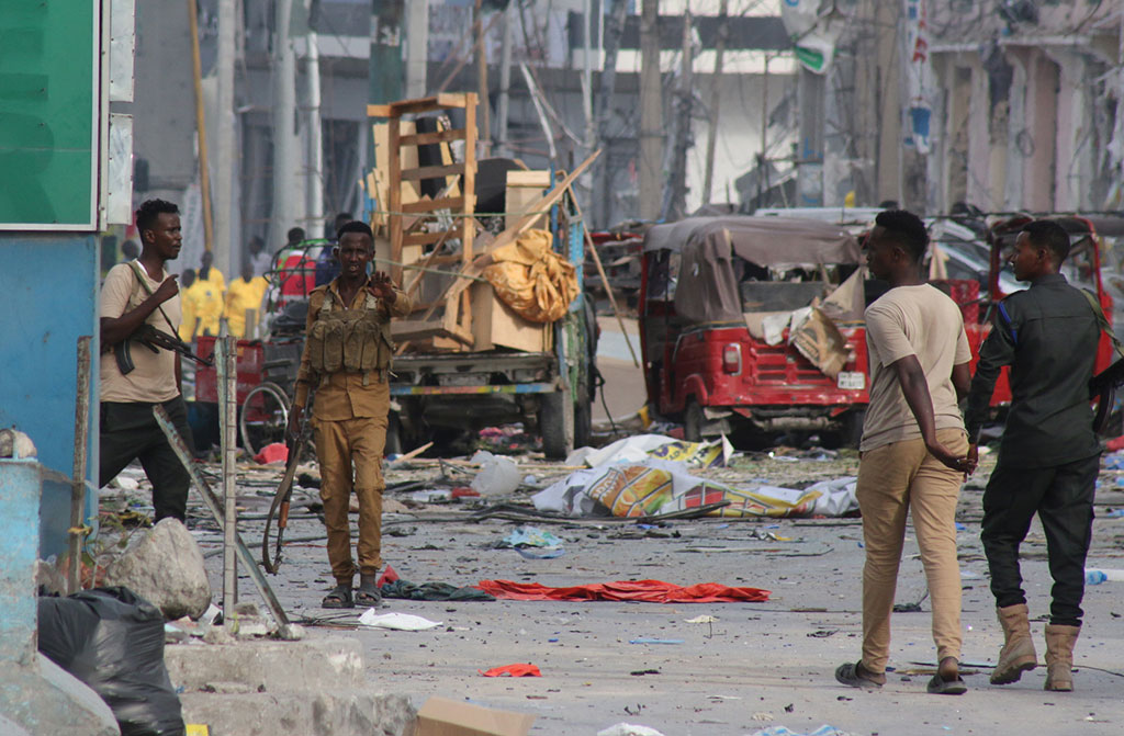 Два атентата с коли бомби взеха 10 жертви в Сомалия