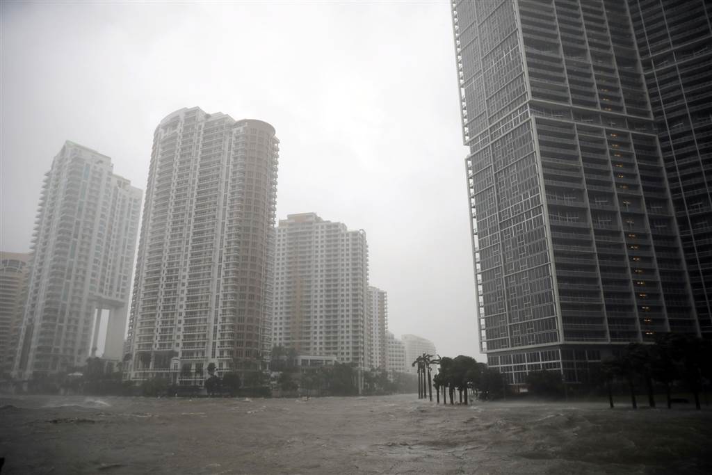 Ураганът Иън се засили до четвърта категория, приближавайки Флорида