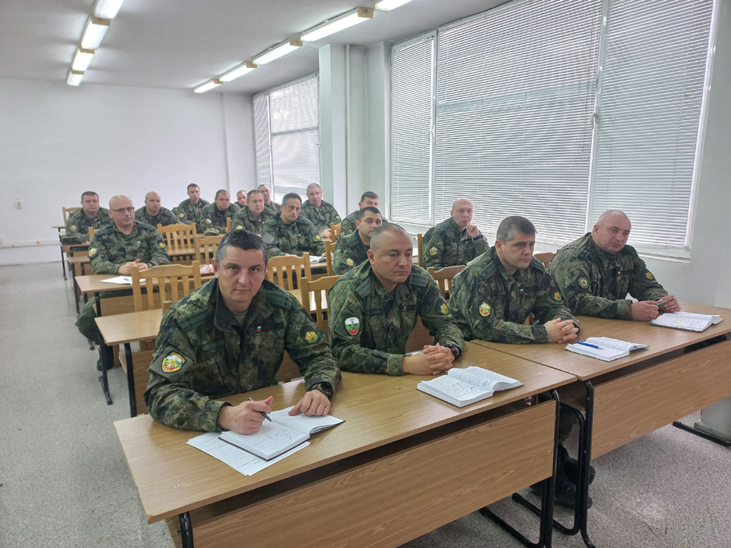 В Сухопътните войски анализират подготовката през 2022 г.