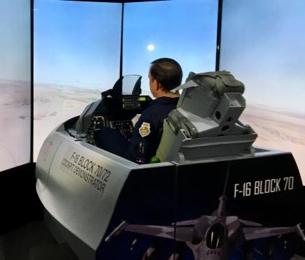 България ще получи най-новите тренировъчни симулатори за изтребители F-16