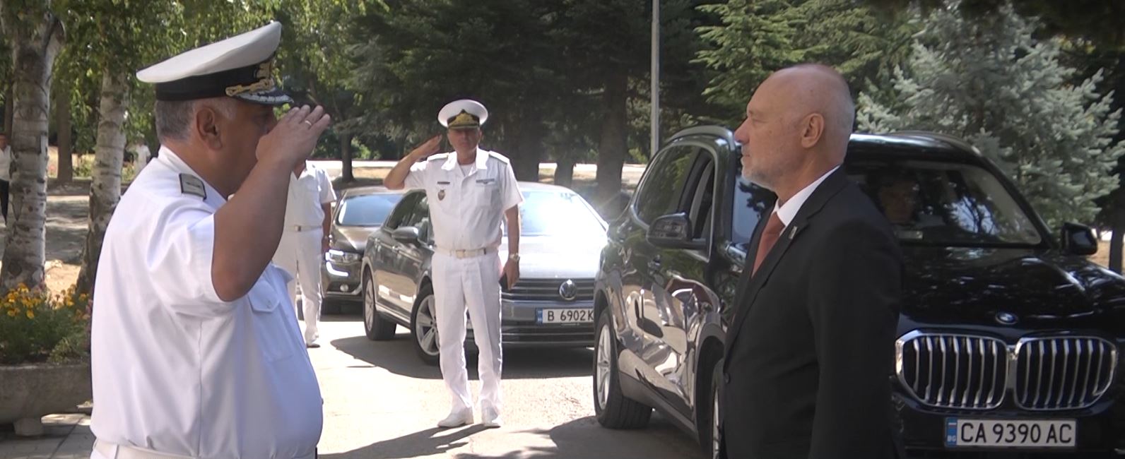 Министърът на отбраната посети ВВМУ,  срещна се с курсанти от „Випуск 2023“