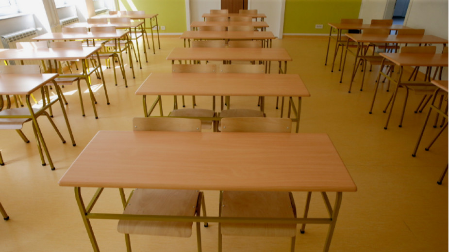 Бургас, Ямбол и София област спират учебните занятия