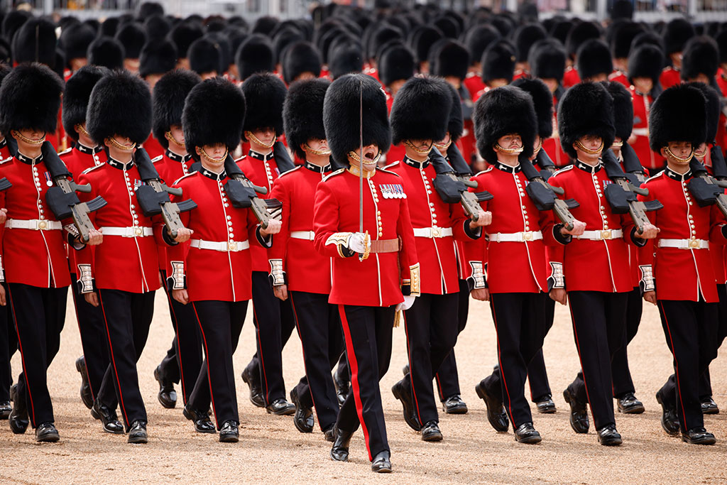 Във Великобритания бе проведен първият официален парад по случай рождения ден на новия монарх крал Чарлз Трети