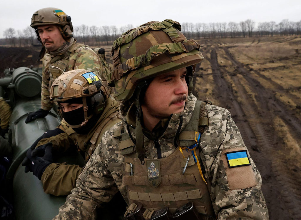 Интензивен вражески огън предизвиква прегрупиране на някои украински войски източно от Харков, съобщи армията