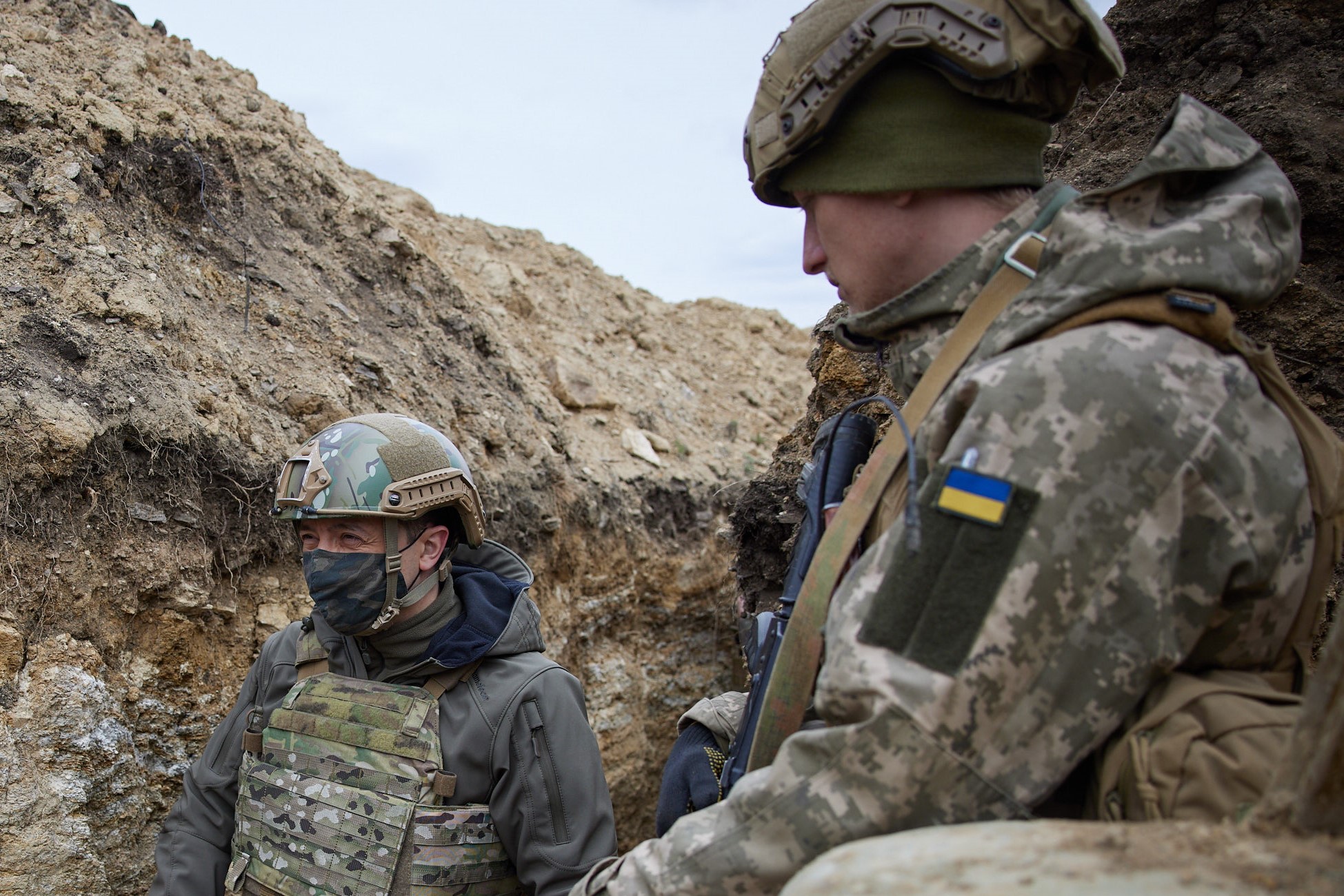 Полша и Литва са готови да помогнат на Украйна за връщането на нейни граждани, подлежащи на военна служба, но как ще стане това на практика