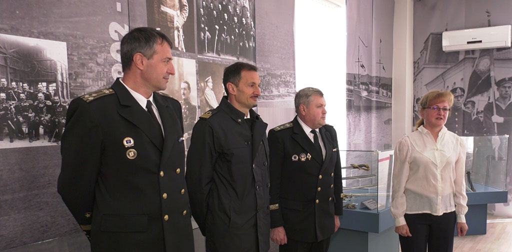 За празника на Българската армия – изложба на хладно оръжие във Военноморския музей