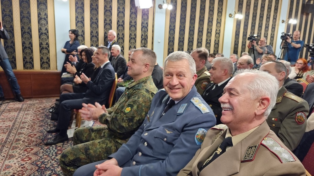 - armymedia.bg