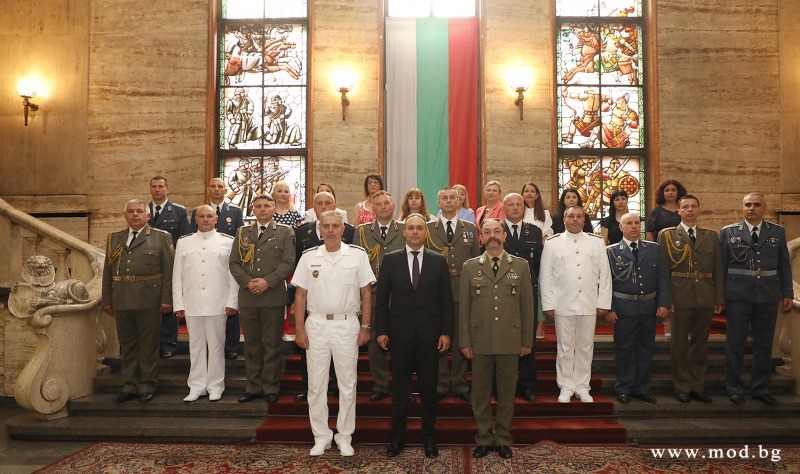 13 офицери от випуск „Полковник Борис Дрангов” 2022 – І-ва смяна получиха своите дипломи