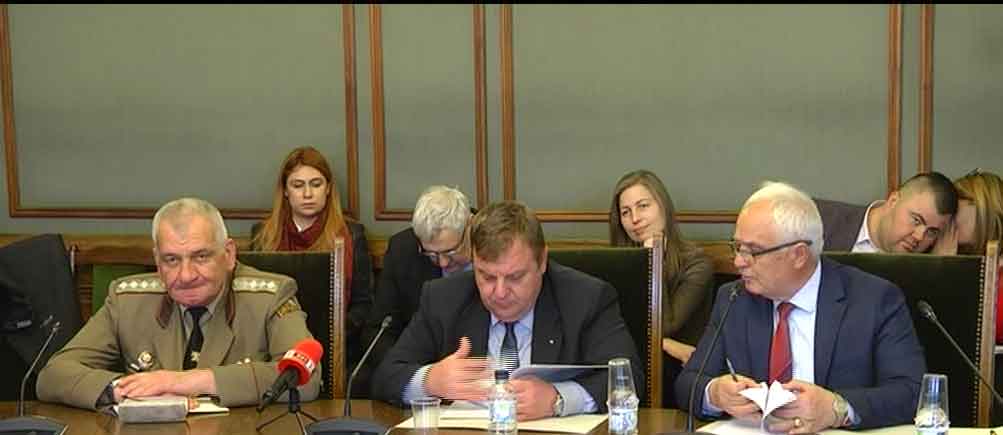 Красимир Каракачанов: Поддръжката на Ф-16 да се извършва в България
