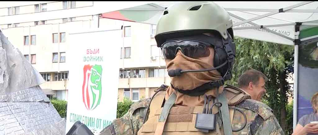 Кампанията „Бъди войник“ в Кърджали: Десетки младежи дойдоха да научат повече за военната професия