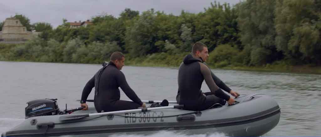 Във водите на Дунав тренират водолази от Сухопътни войски, ВМС и Военна полиция