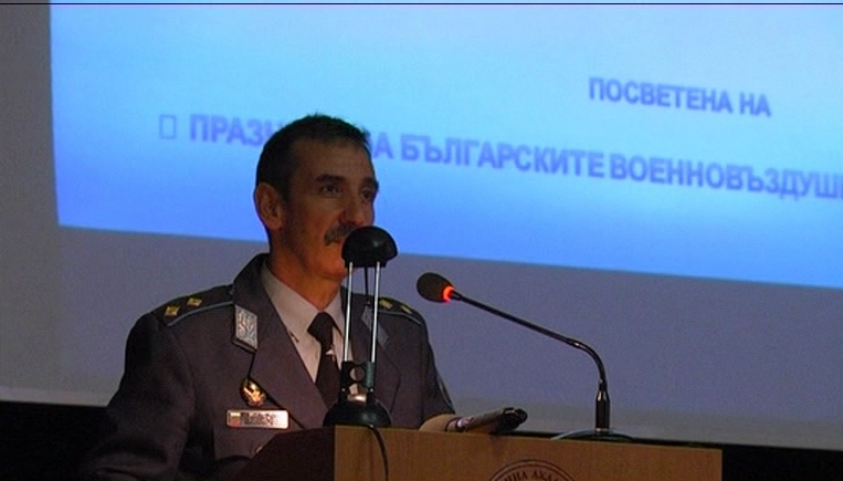 Военната академия почете празника на Военновъздушните сили