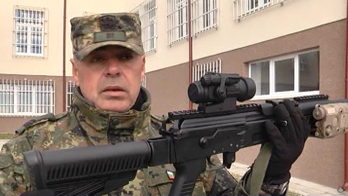Подобрен автомат „Калашников“ във формирования от 61-а бригада