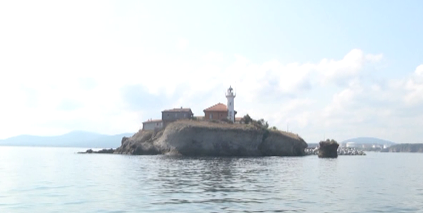Остров Света Анастасия и историята на стопанисвания от ВМС морски фар