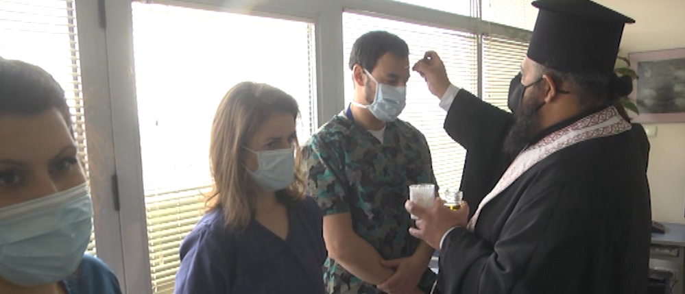Игнажден във ВМА – свещеници помазаха пациенти и болни от КОВИД-зоните