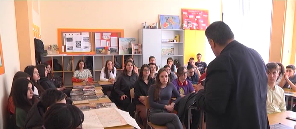 Ученици от 105 СОУ „Атанас Далчев“ опознават професията на българския военнослужещ