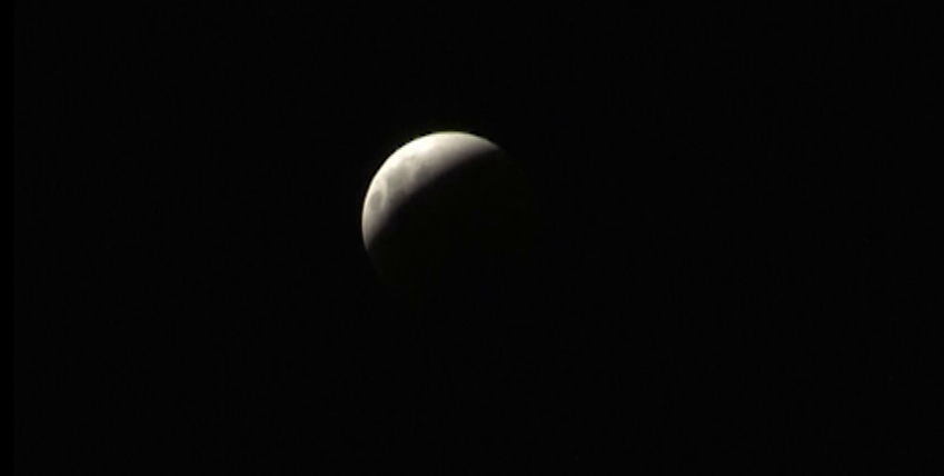 Зашеметяващи гледки от „супер кървавата Луна“