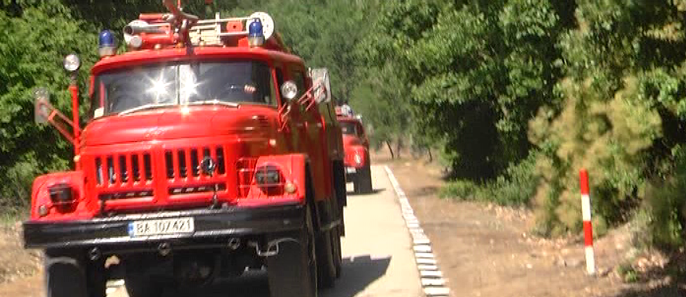Тренировка: Военни и пожарникари гасят пожар до склад за боеприпаси