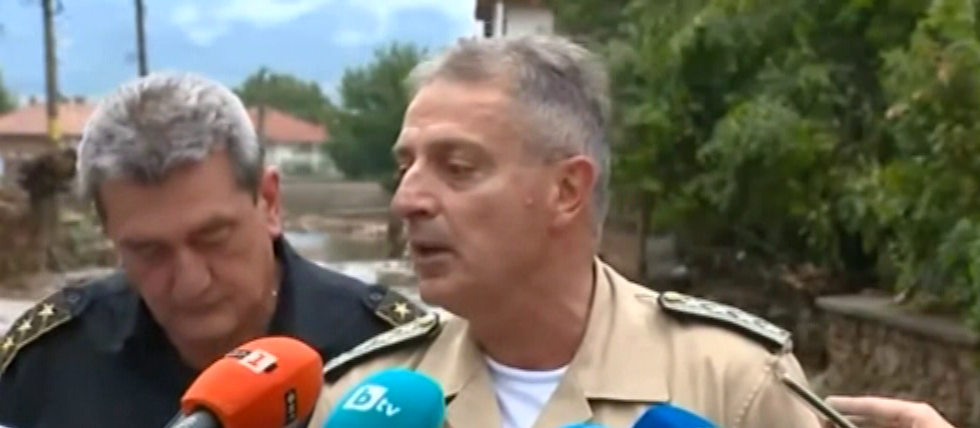 100 военнослужещи в помощ на населението – „Кугар“ евакуира бедстващи от село Богдан