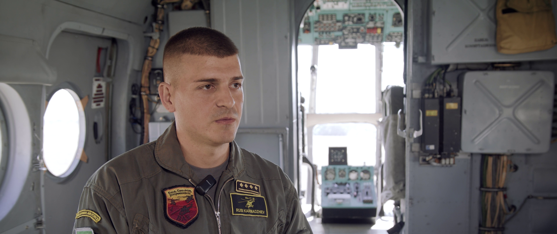 Отличникът на факултет „Авиационен“ на НВУ през 2018 капитан Руси Кърмаджиев пред ВТК