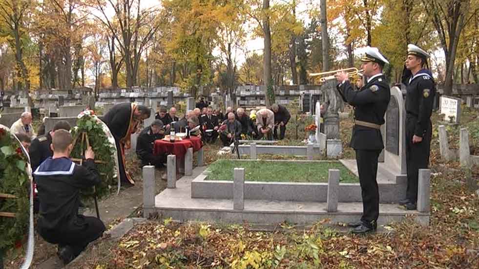 Военни моряци се поклониха на гроба на героя от Балканската война, капитан I ранг Георги Купов