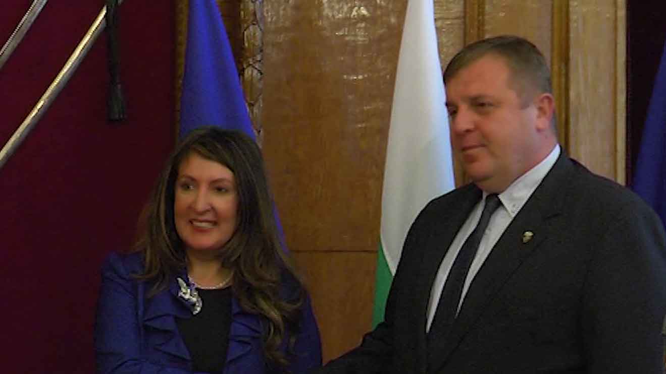 Красимир Каракачанов се срещна с новия посланик на САЩ Херо Мустафа