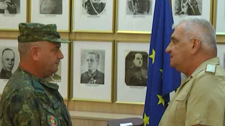 Началникът на отбраната награди старши сержант Цвятко Делков за проявен героизъм в мирно време