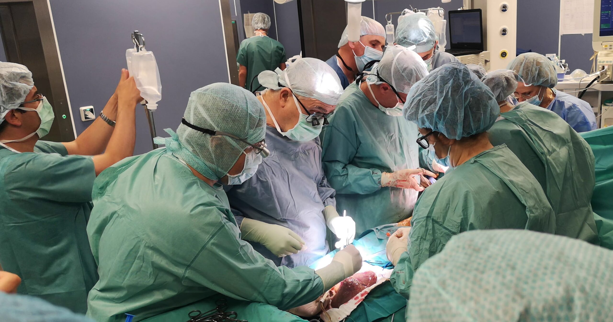 52-годишен мъж получи нов черен дроб във ВМА, донорската ситуация се реализира с помощта на екипаж на ВВС
