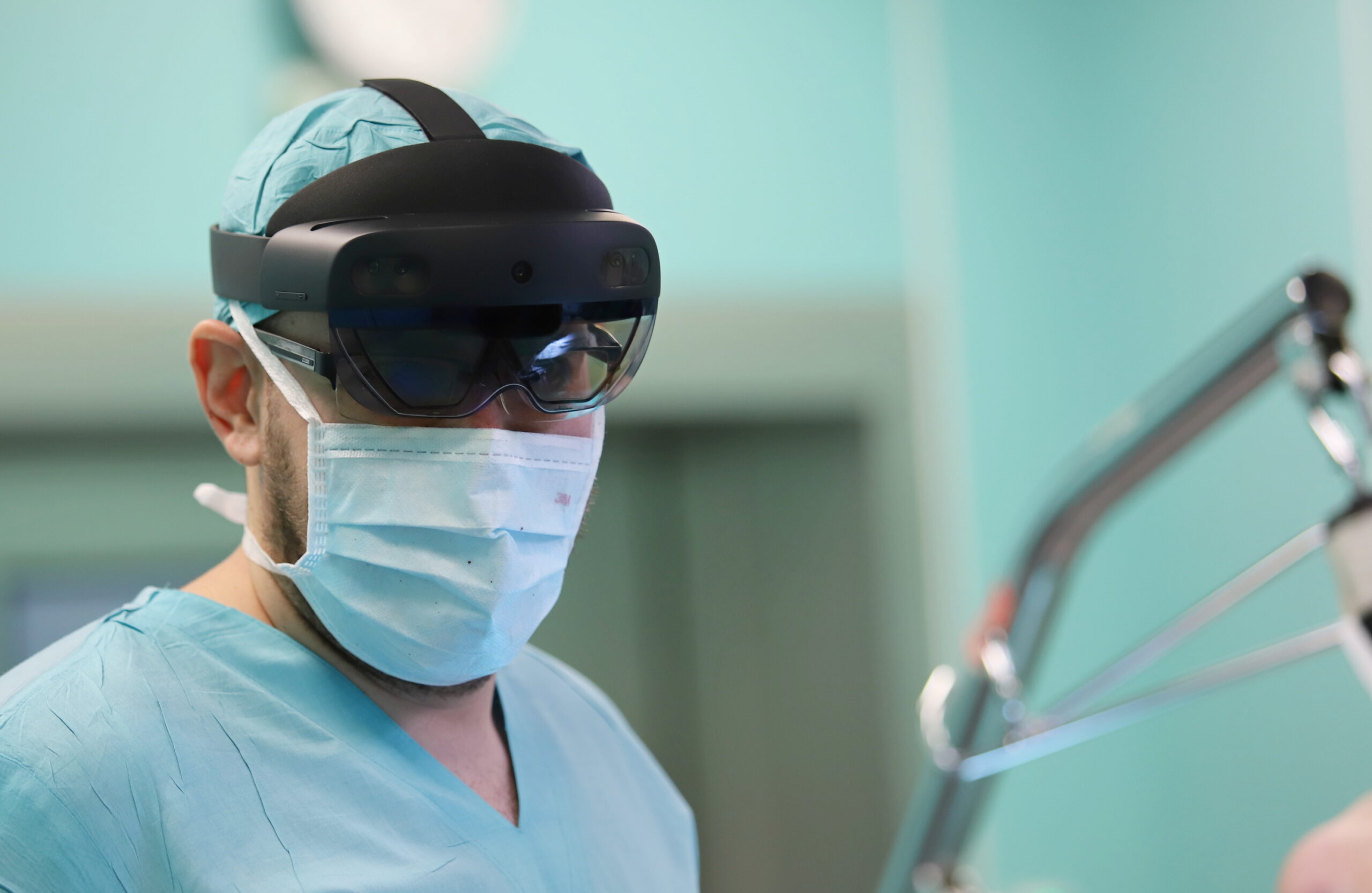 3D очила помагат на хирурзите